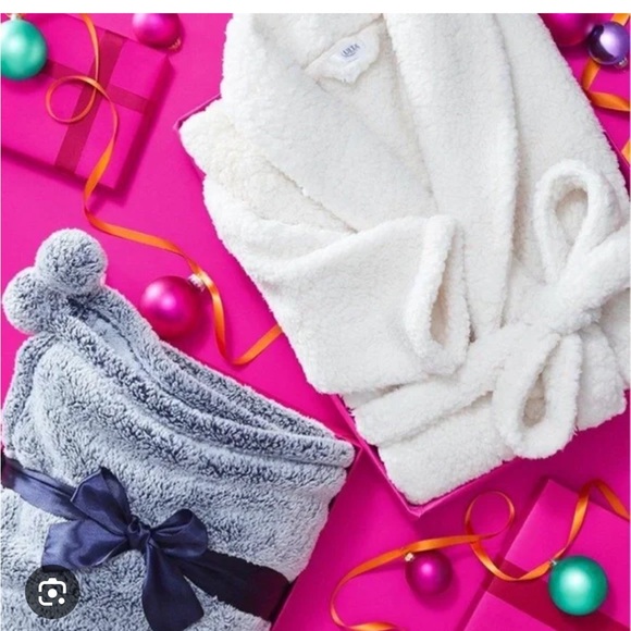 Ulta Beauty Cozy Robe - Picture 2 of 4